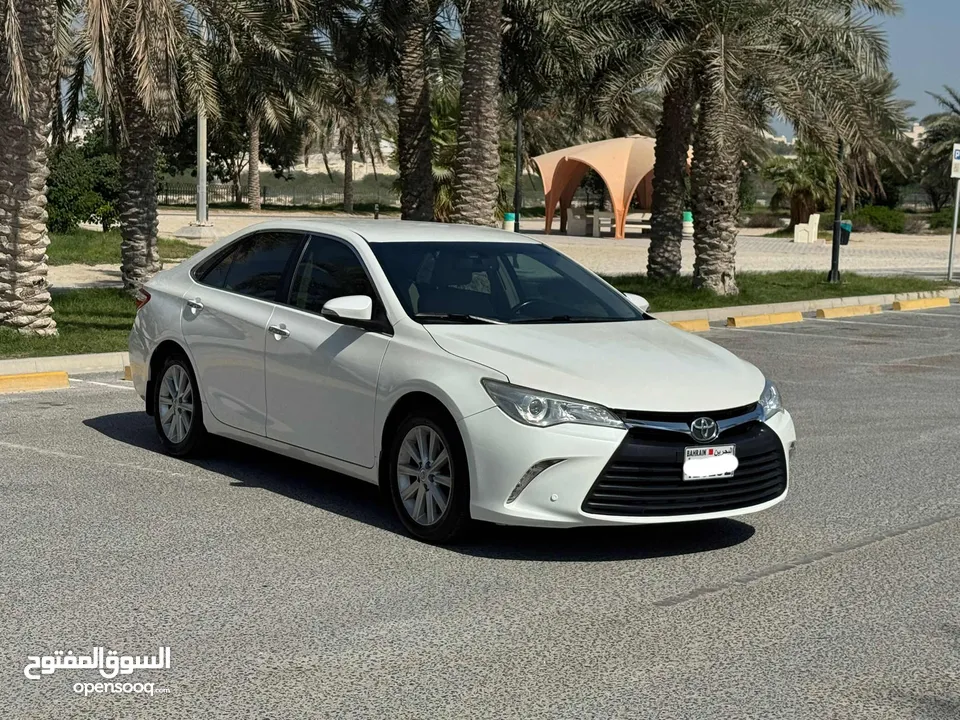 Toyota Camry GLX 2017 (Pearl)