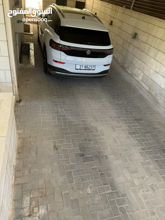 شقة ارضية طابقية بمساحة 399 متر2