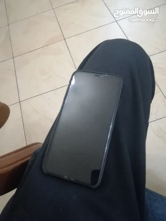 11برو ماكس قابل لتفاوض