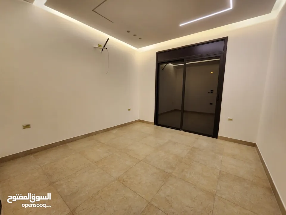 شقة للبيع في عبدون  REF : 14330