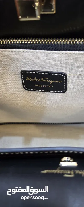 شنطة جلد طبيعي ( salvatore ferragamo calfskin thestudiocagebagsella) صناعة ايطالية