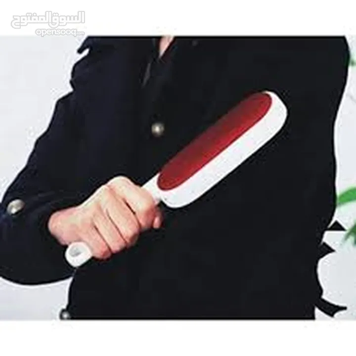 اداة فرشاية  ازالة وبر قطه او كلب  عن الملابس و الوسائد  و الكنب او السرير  الوبر العالق من القطط  و