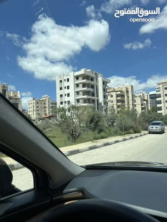 شقة للبيع بمساحة 220 متر في منطقة البيرة بالقرب من المستحضرات الطبية