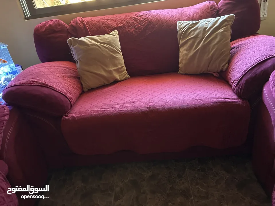 طقم كنب دب 7 مقاعد بحالة جيدة