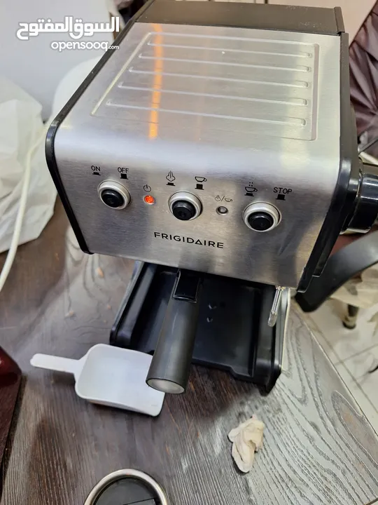 ماكينة Frigidaire  espresso وارد الخارج بحالة ممتازة