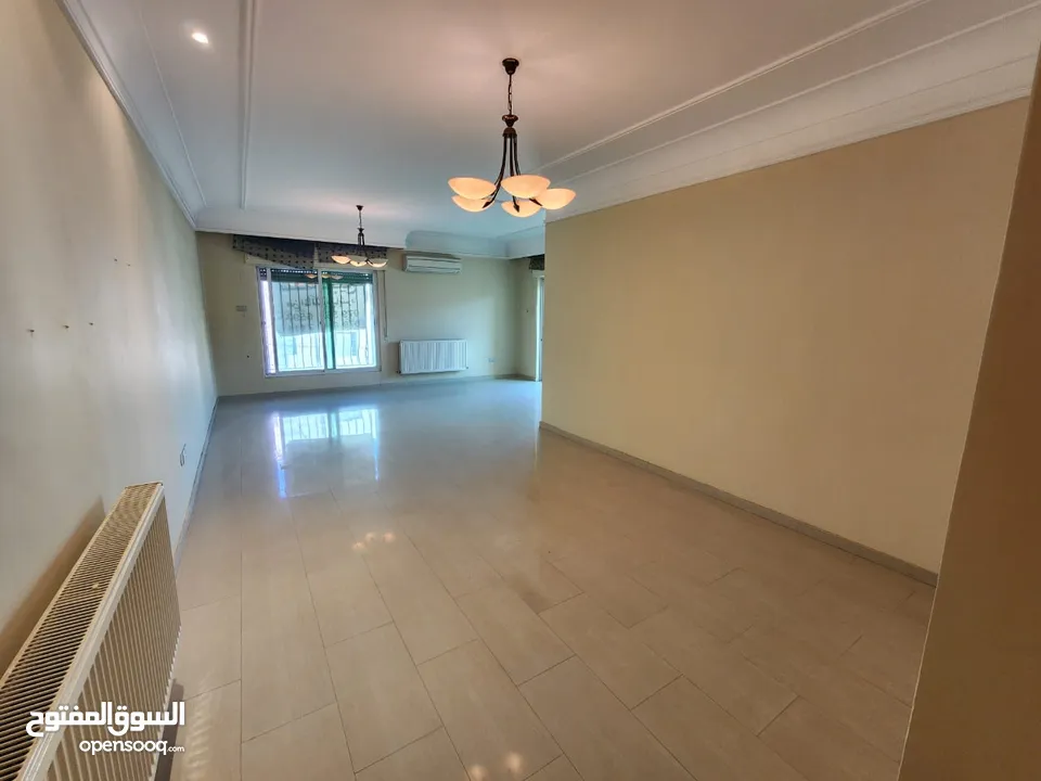 شقة للبيع في دير غبار ref : 14399