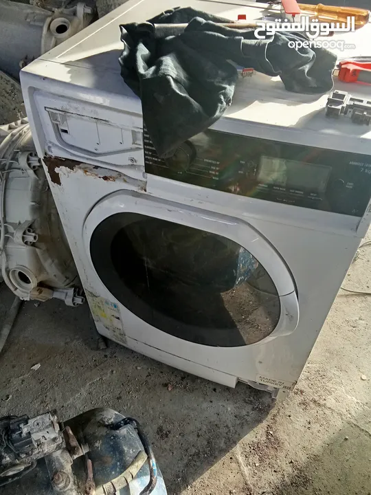 يوجد لدينا قطع غيار الغسلات الاتوماتيك بحاله جيده