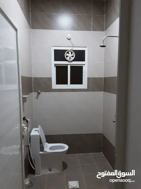 غرفة راقية في صلالة للإيجار اليومي غرفة مع حمام بسعر مناسب !