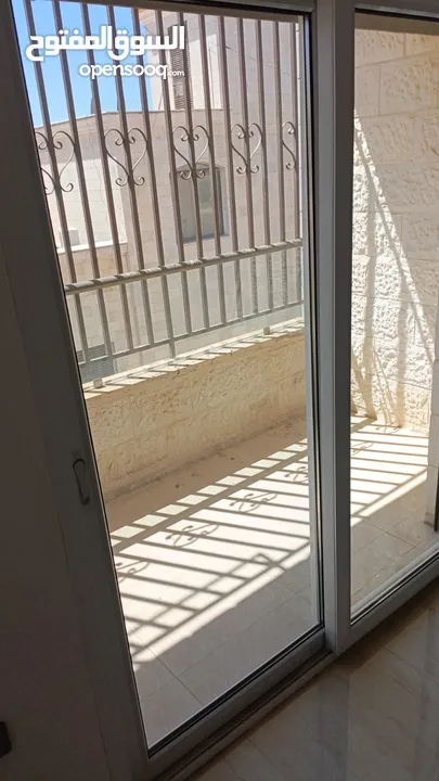 عرض حصرررري ـ ضاحيه النخيل ـ شقه فارغه للايجار لم تسكن بعد التجديد سوبر ديلوكس  190 متر +