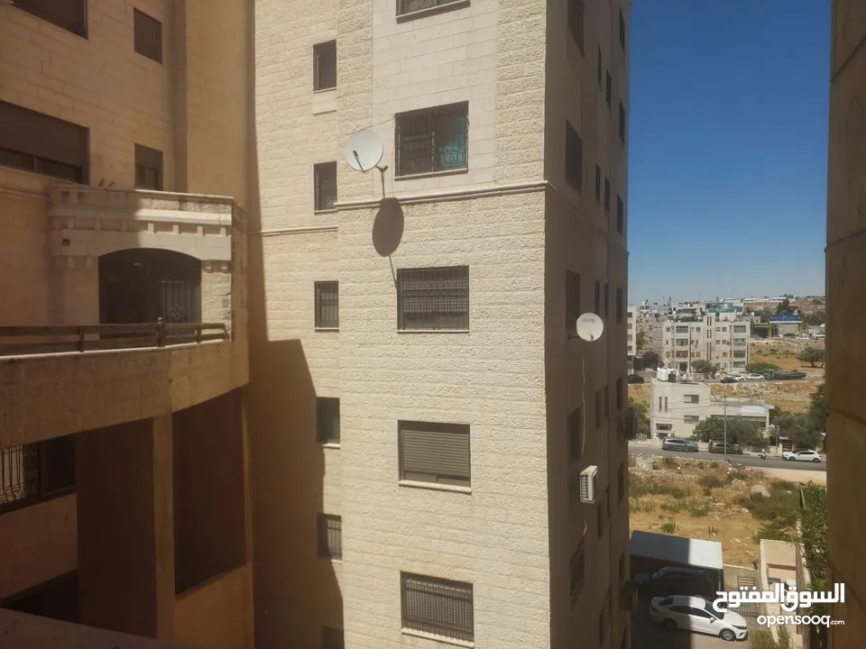 شقه مدخل خاض خلف مستشفى رام الله
