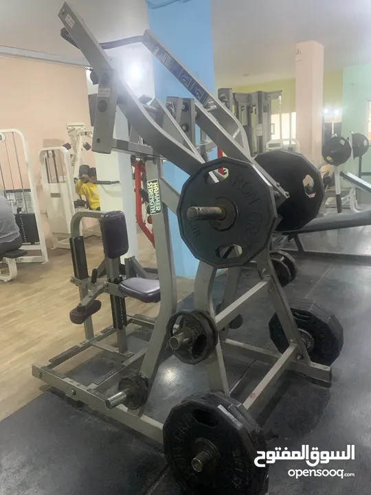 نادي بناء أجسام ولياقة بدنية للبيع