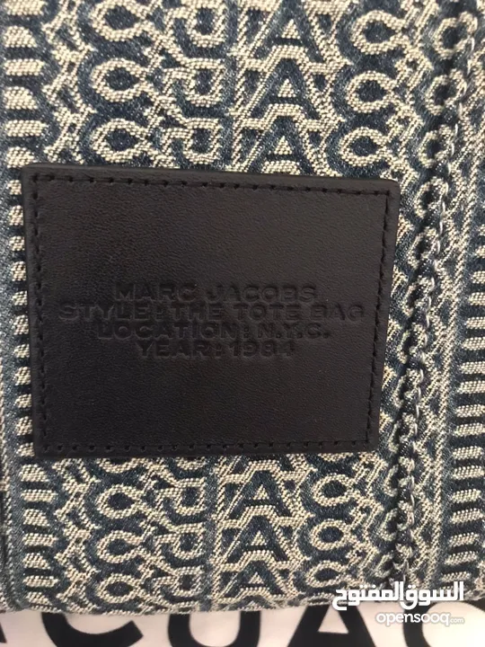 حقيبة توتي من ماركس جايكوبس أصليه جديده بكافة الملحقات The Washed Monogram Crossbody Tote