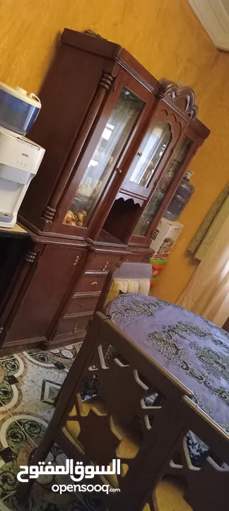 طاولة سفرة مع 8 كراسي مع بوفيه
