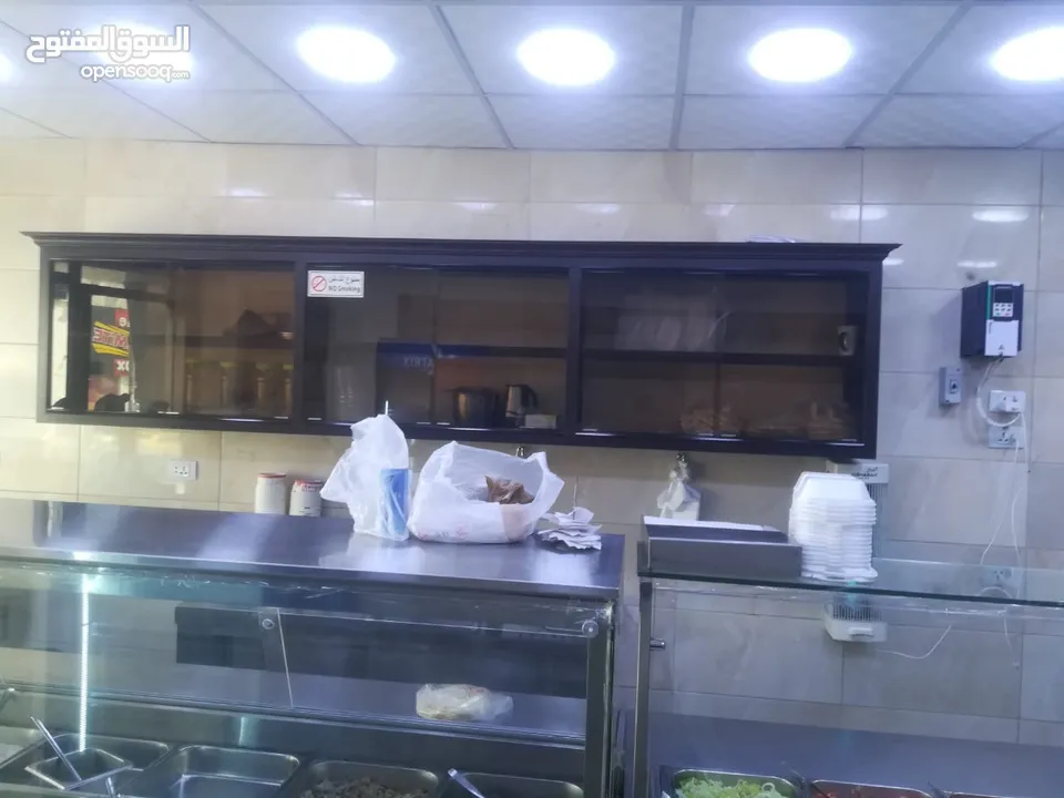 مطعم حمص و فول للبيع مجهز بالكامل.