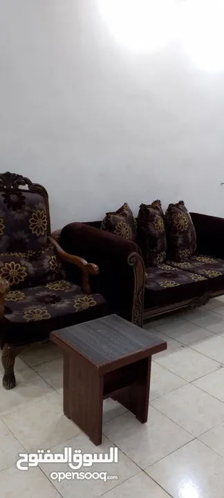 طقمين كنب للبيع بحالة جيدة