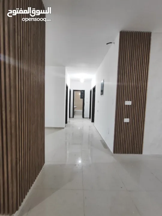 شقة غير مفروشة مع حديقه للايجار في عين مصباح