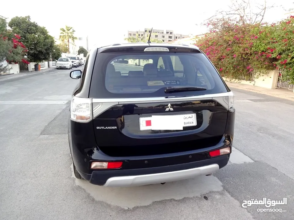 Mitsubishi Outlander 3.0L 2015 Black V6 7Seat Full Option 4x4 Well Maintained Urgent Sale