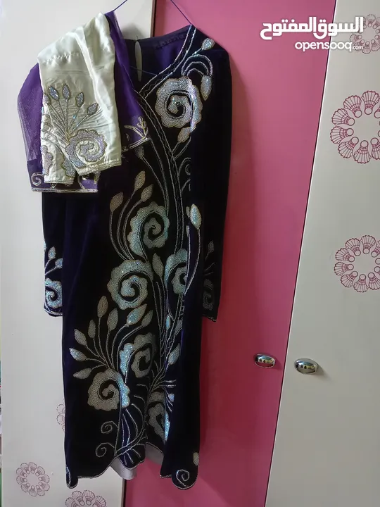 ملابس عماني مطور للبيع