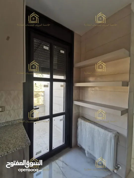 شقة دوبلكس ثالث مع روف جديد لم يسكن في أرقى واجمل مناطق خلدا