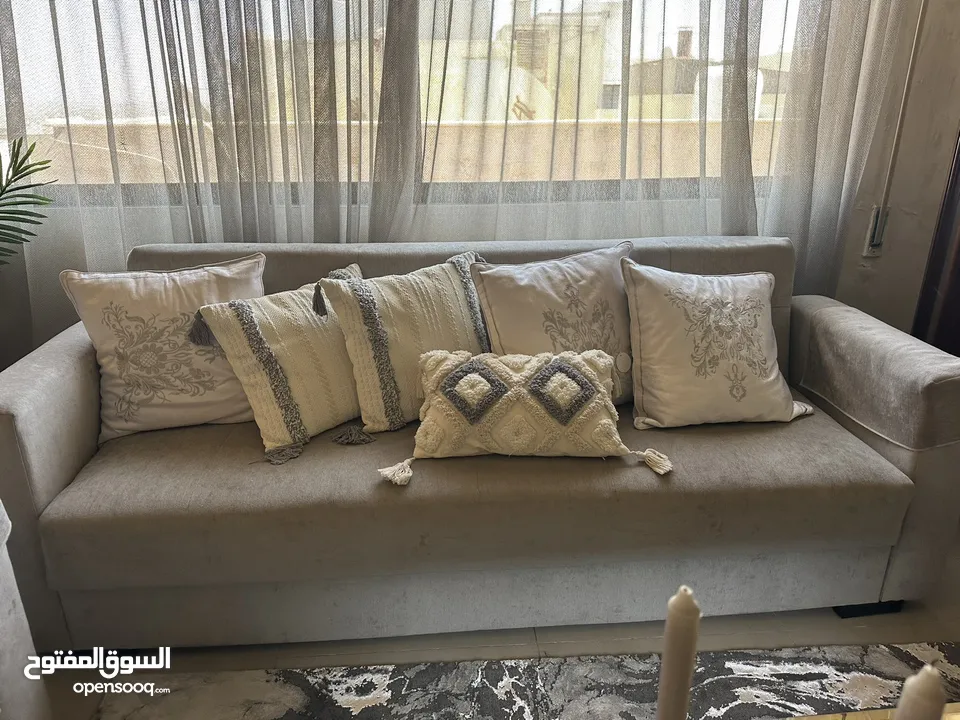 طقم كنب مع سفره و بوفيه للبيع