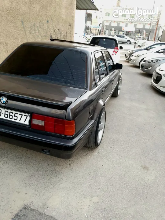 BMW 318i بوز نمر موديل 1989 للبيع بدفعه أولى 950 والباقي اقساط شهريه من المالك مباشره كمبيلات وتناز