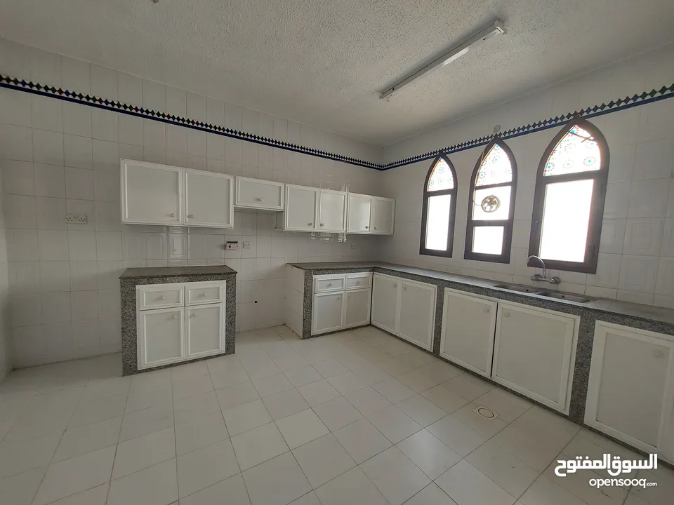 3 Bedrooms Villa for Rent in Shatti Al Qurum REF:844R