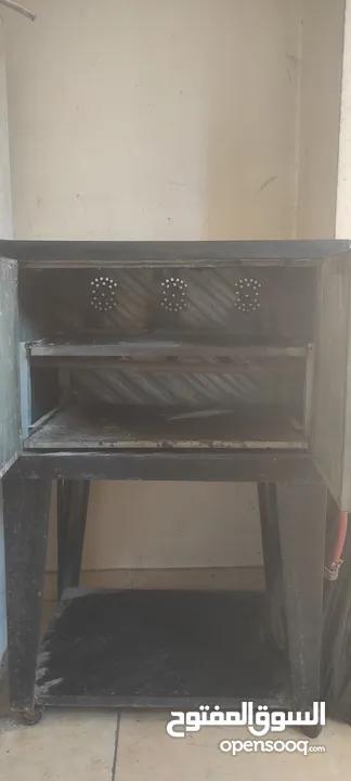 فرن عالغاز مقاس 45×60 بحالة جيدة جداً لون أسود ذات شعلة نارية قوية، صاج الحديد قوي جداً