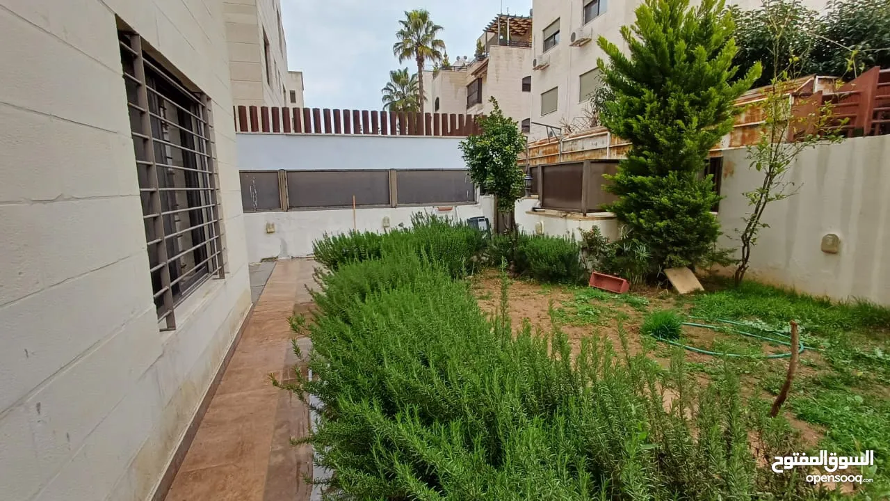 شقة ارضية في - عبدون - غرفتين نوم بترس و حديقة واسعة و مدخل خاص (6605)
