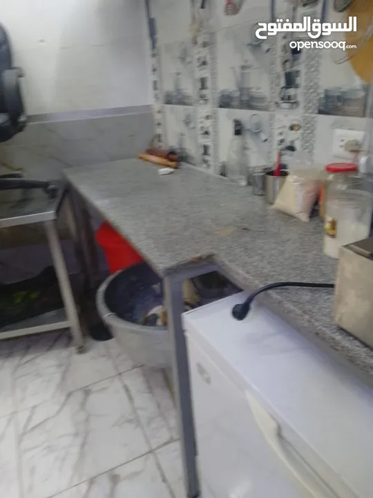 معدات  محل معجنات للبيع بحاله جيده جدا لعدم التفرغ للبيع