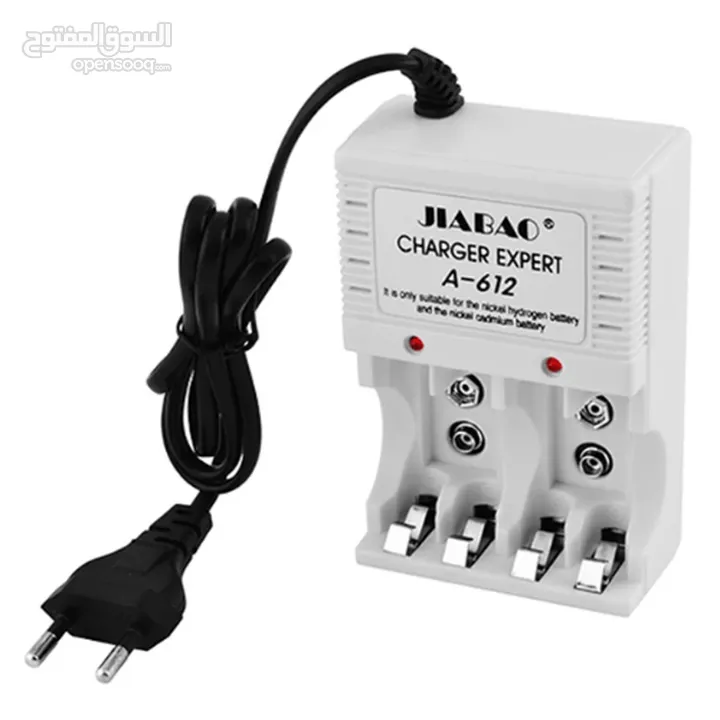 Battery Charger شاحن بطاريات مع بطاريات عدد 4 (يشحن بطاريات  AA/AAA/9V)