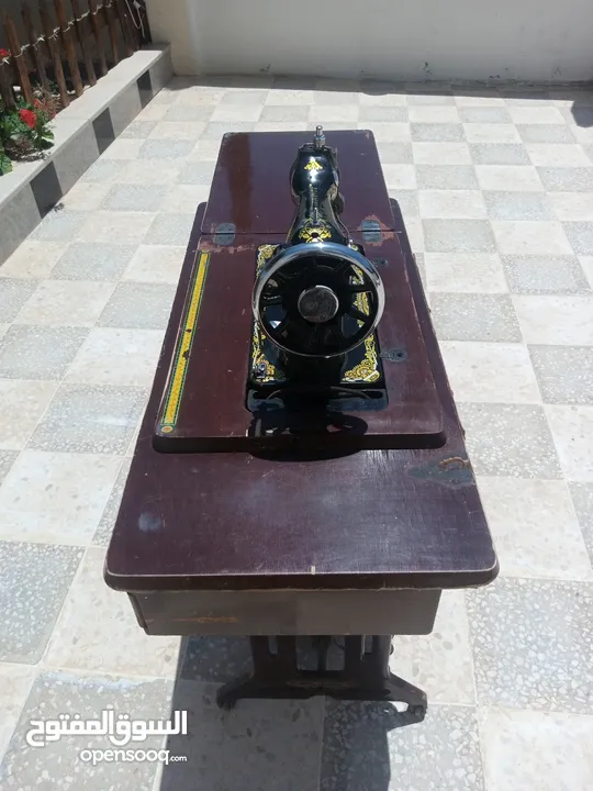 ماكينة خياطة