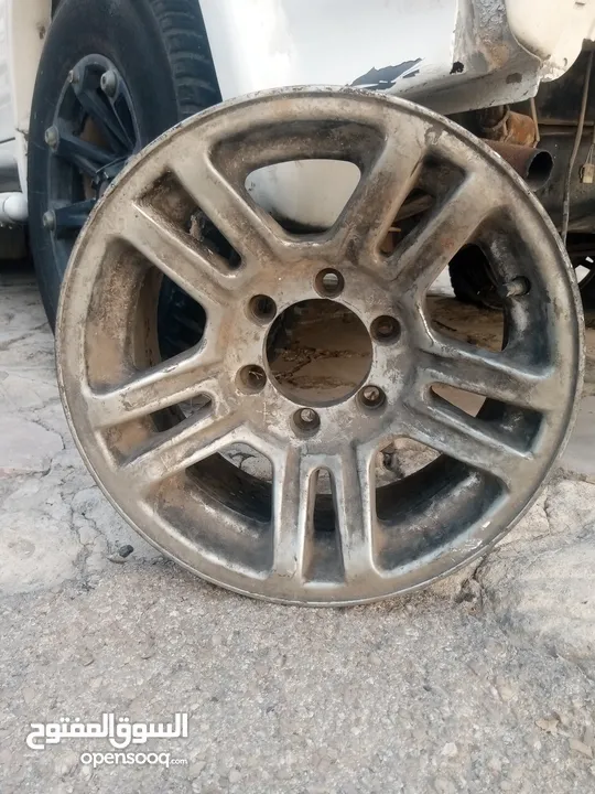 جنطات المنيوم مستعملات بس نظاف ست براغي