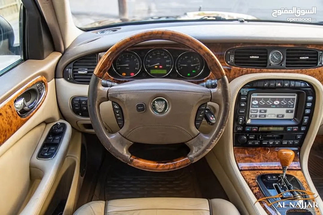 Jaguar Xj8 2005  السيارة مميزة جدا
