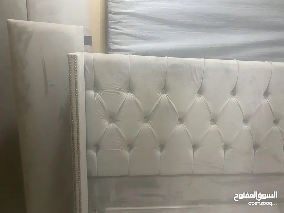 للبيع مستعمل سرير Bed فاخر مخمل و فرشة matress مرتبة ايكيا ودراجة +sofa كنبه هوم سنتر جديد ممتاز