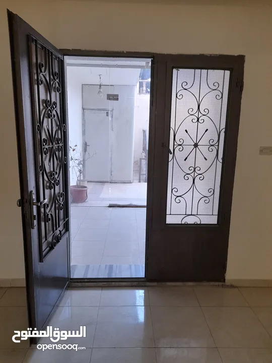 شقه للبيع في الجبيهة