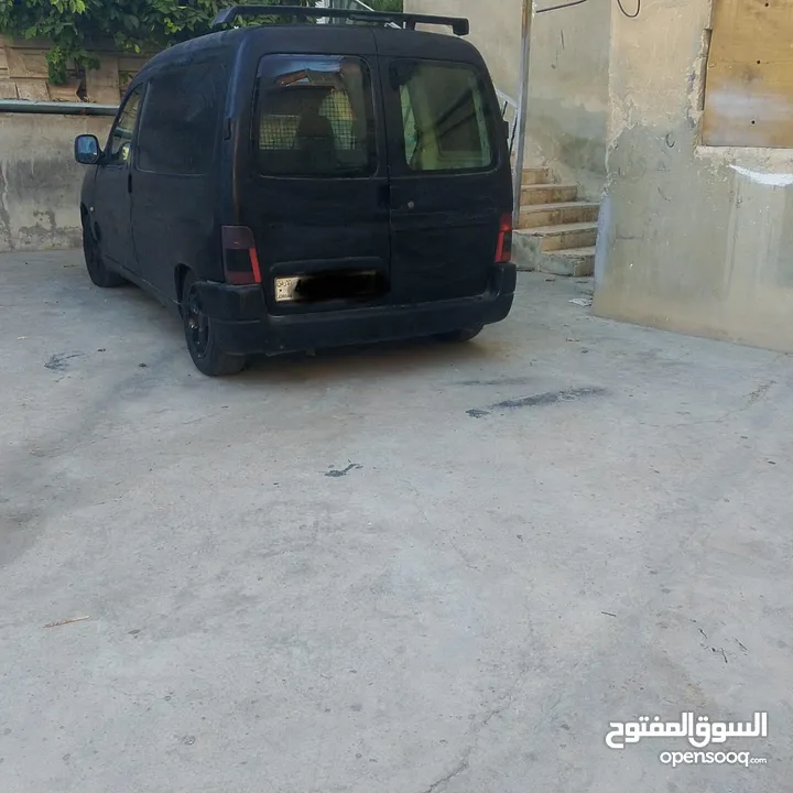 سياره فان برلنجو 2006 سوداء