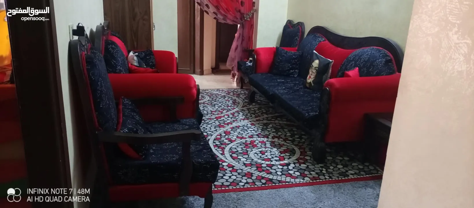 طقم كنب 7مقاعد بحالة جيدة جدا للبيع المستعجل 75د الموقع الزرقاء
