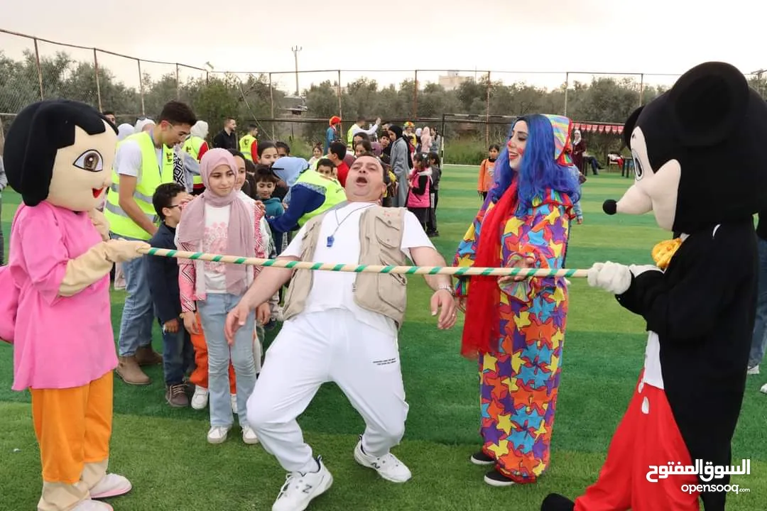شخصيات كرتونية ومهرجين