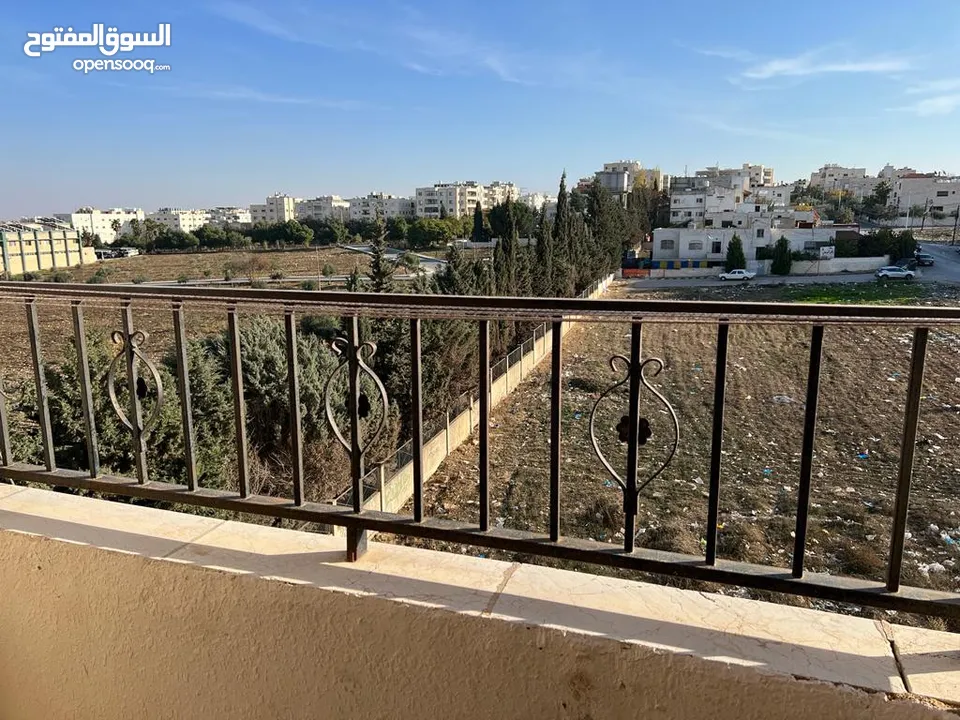 شقة مفروشة مساحة 61م للبيع، مقابل البوابة الجنوبية لجامعة اليرموك/اربد