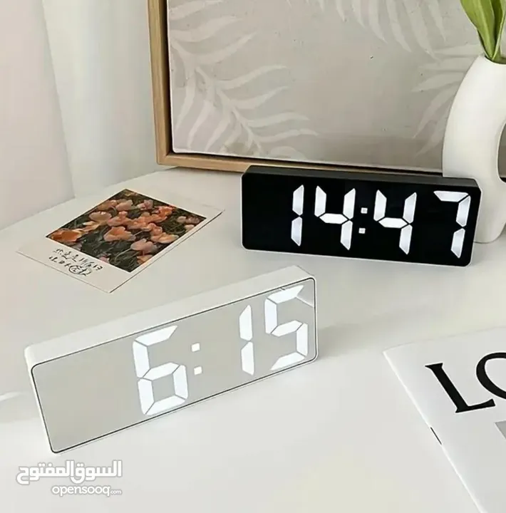 ساعة رقمية LED أنيقة مع منبه