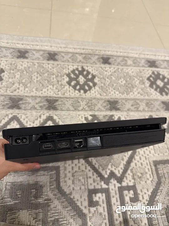 بلايستيشن 4 مستعمل نضيفه وماتشتكي من شي