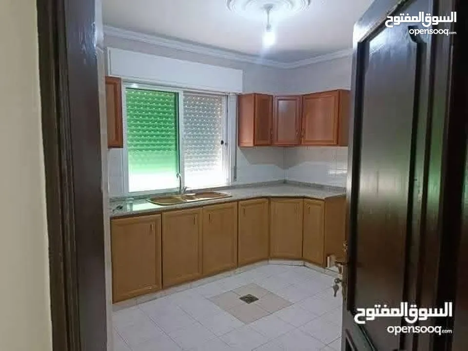 شقة مميزة جدا للبيع في البيادر حي الرونق قرب مدرسة ارقى التربوي