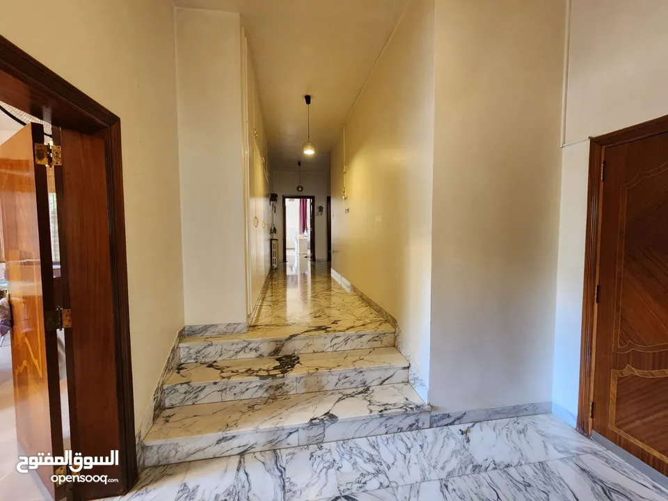 طابق ارضي من ضمن فيلا للإيجار في الصويفية ref : 14248