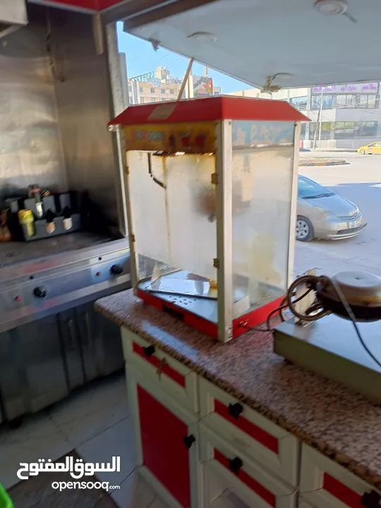 مطعم متنقل (FOOD TRUCK) مع كامل معداته للبيع