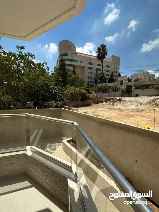 ثلاث غرف غير مفروشة للإيجار