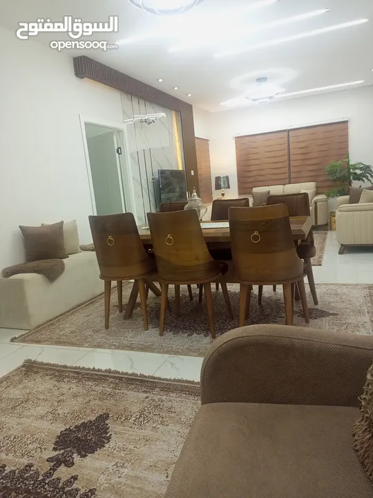 شقه للبيع في طولكرم مساحه 138متر ثلاث غرف وحمامين وصاله ومطبخ وبرندتين