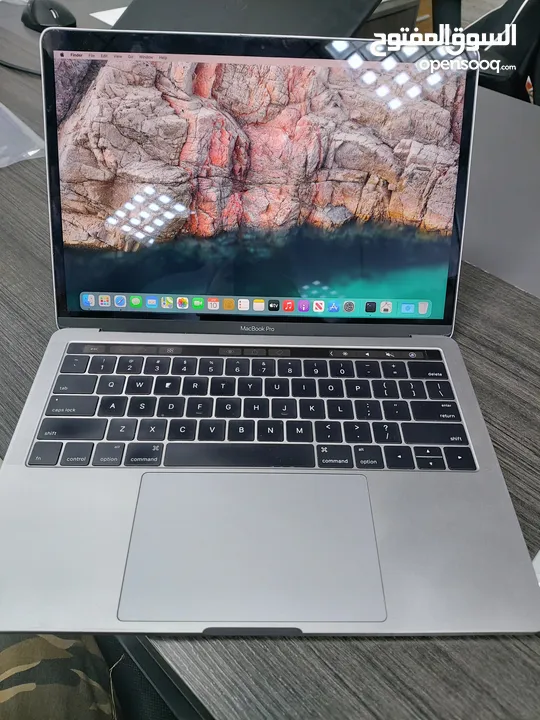 مع خاصية تاتش بارmacbook pro   ram16GB