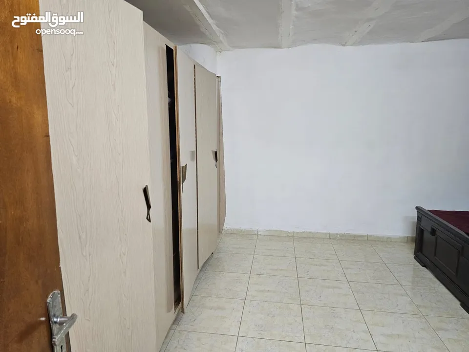 شقة للأيجار لموظفات او طالبات بنص البلد