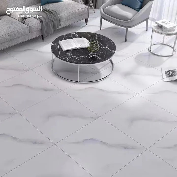 بلاط تلزيق فاخر بعدّة ألوان وتصاميم أنيقة حوّل أي مساحة في بيتك إلى لمسة من الفخامة بسهولة وبدون تعب