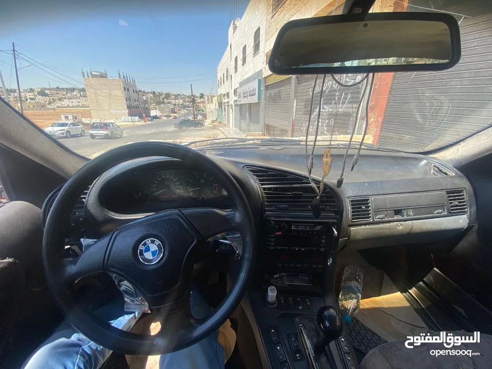 بي ام دبليو 318 وطواط